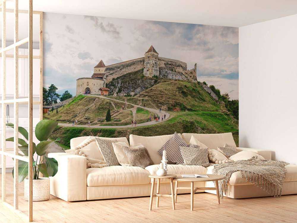 Cetatea Râșnov op een bewolkte dag