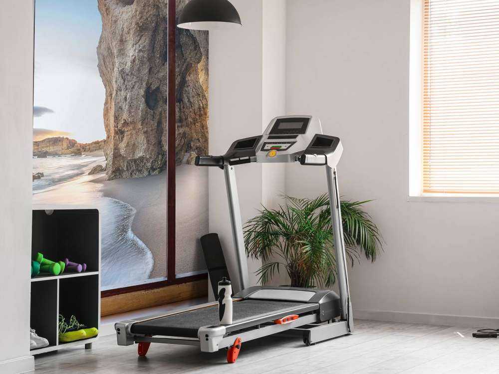 Zeezicht met rotsachtige inham