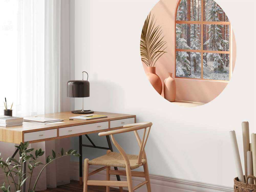 Sneeuwstilte in dennenbos