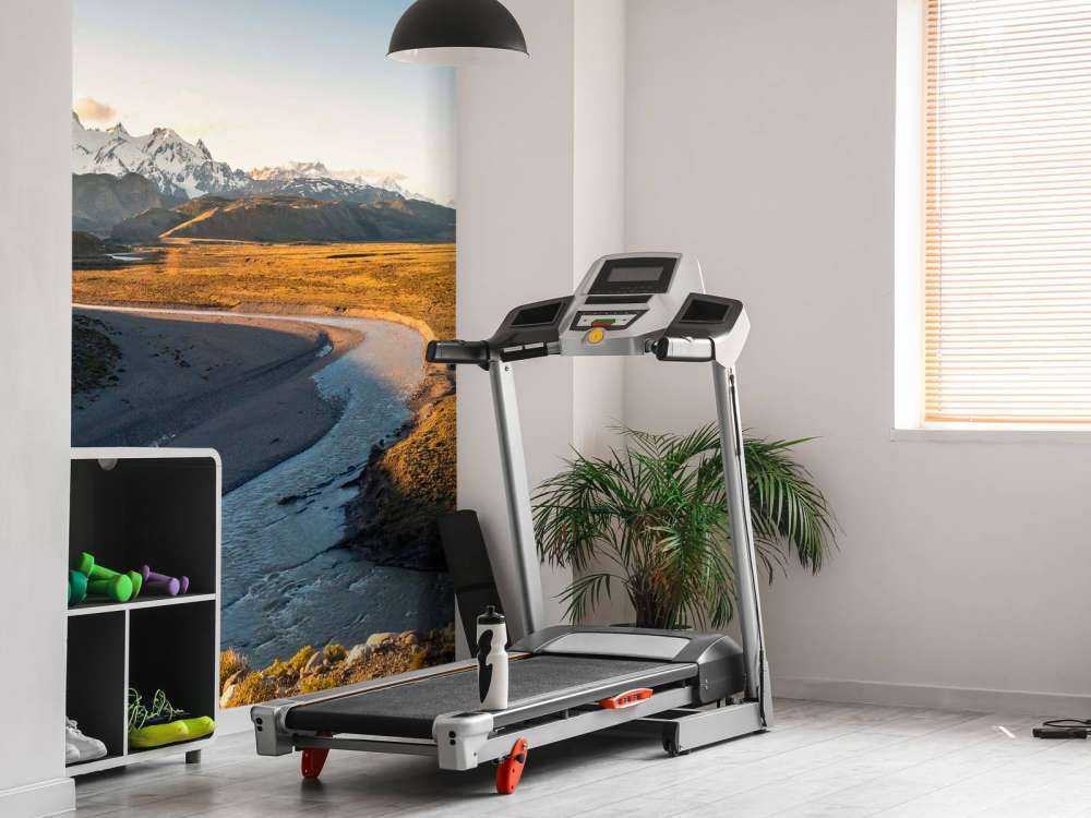 Berglandschap met kronkelende rivier in ochtendlicht