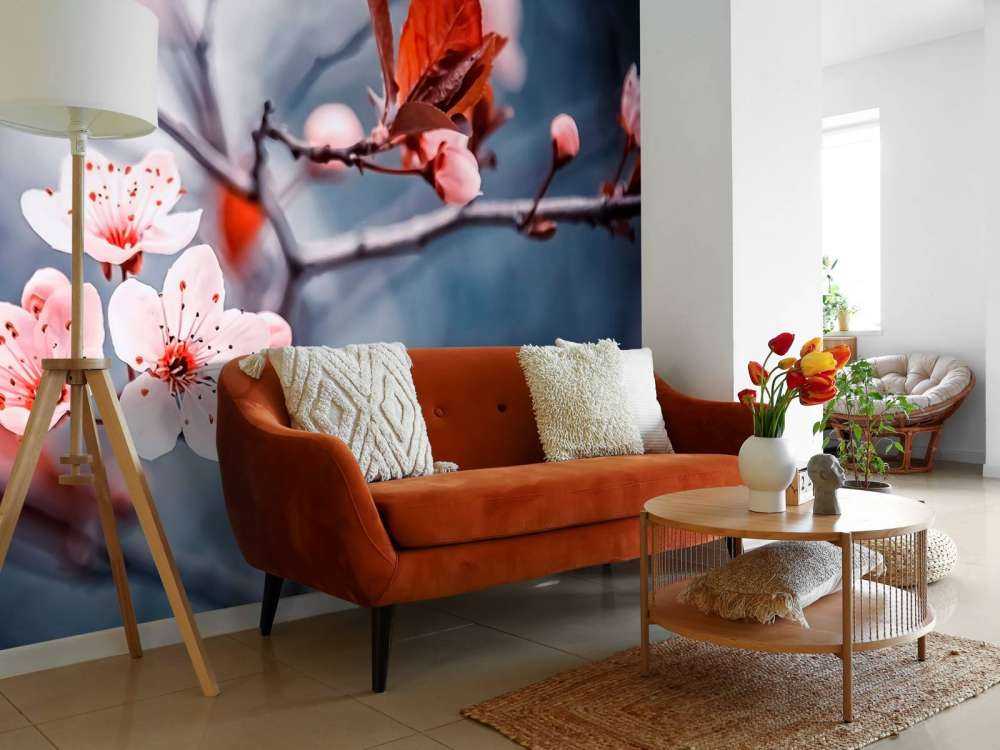 Kersenbloesem met roodbruine blaadjes