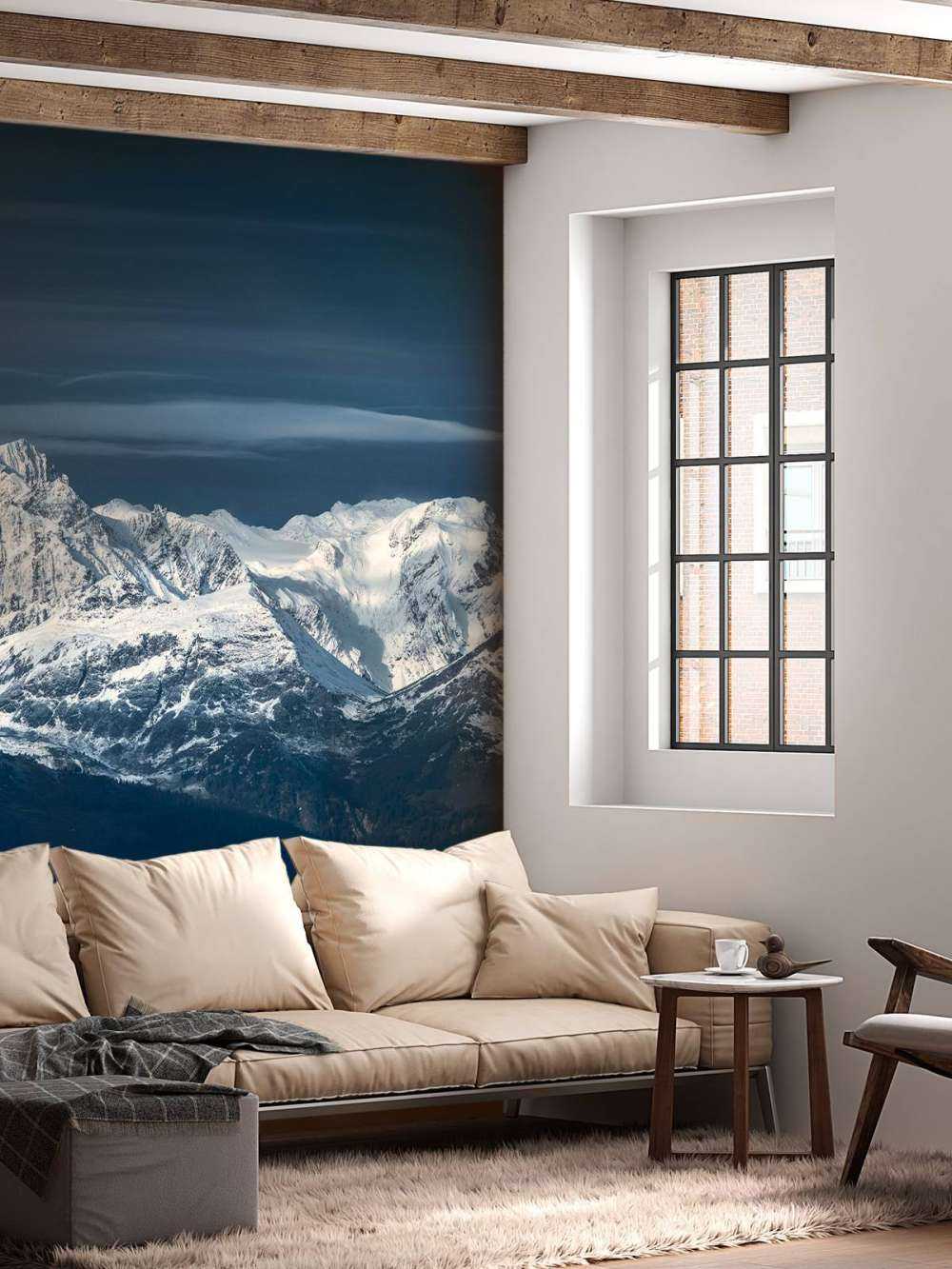 IJsblauwe toppen in stilte