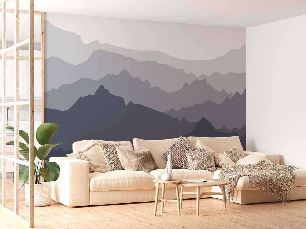 Donkere bergen met sparrenbos