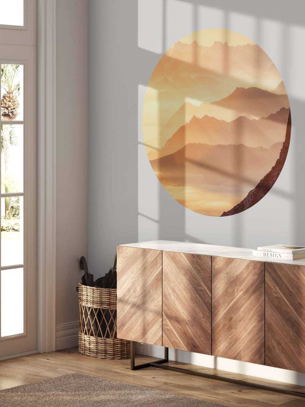 Gelaagde bergsilhouetten bij zonsopkomst