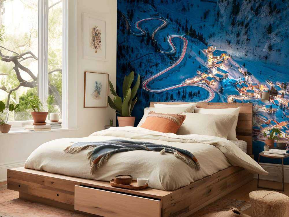 Verlicht bergdorp met slingerende bergweg