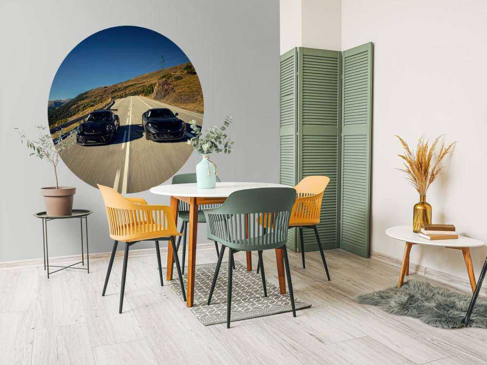 Zwarte supercars in bergen