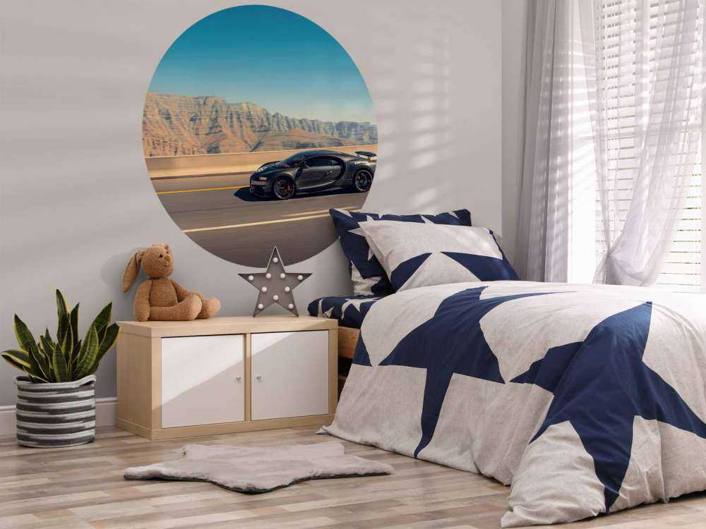 Hypercar tegen bergachtig landschap