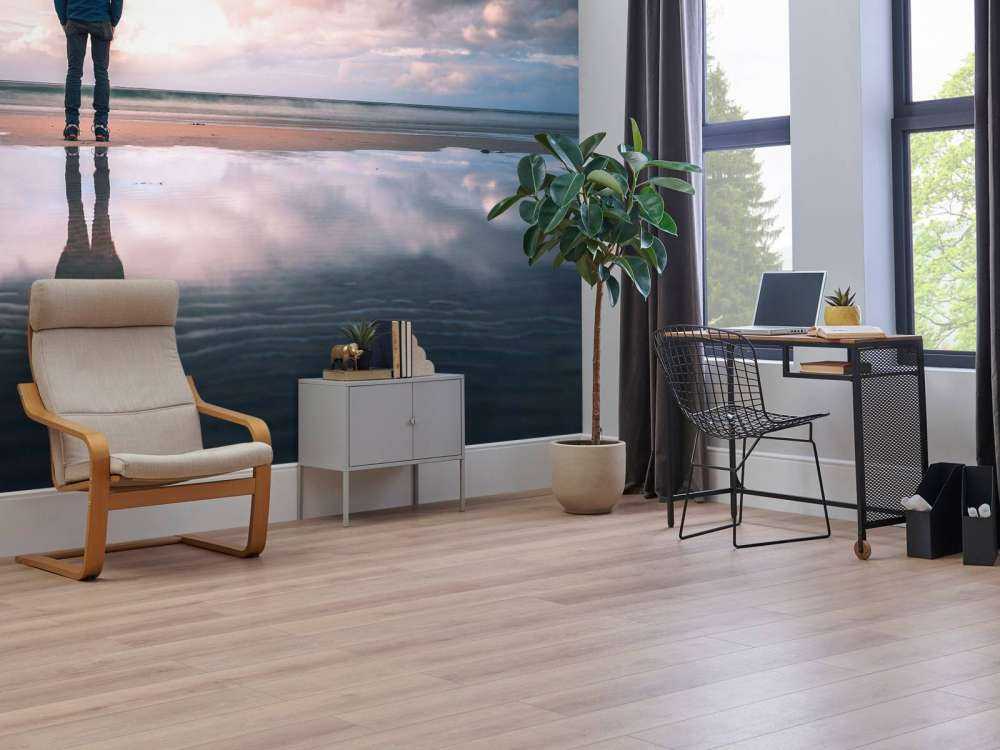 Stilte aan een spiegelstrand