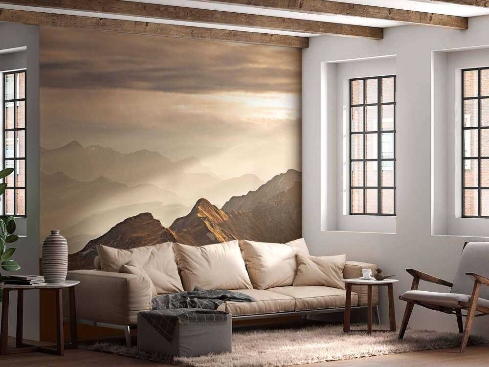 Gouden gloed over bergkam