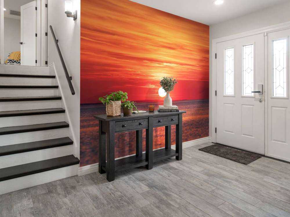 Vuurrode zonsondergang boven kalme zee