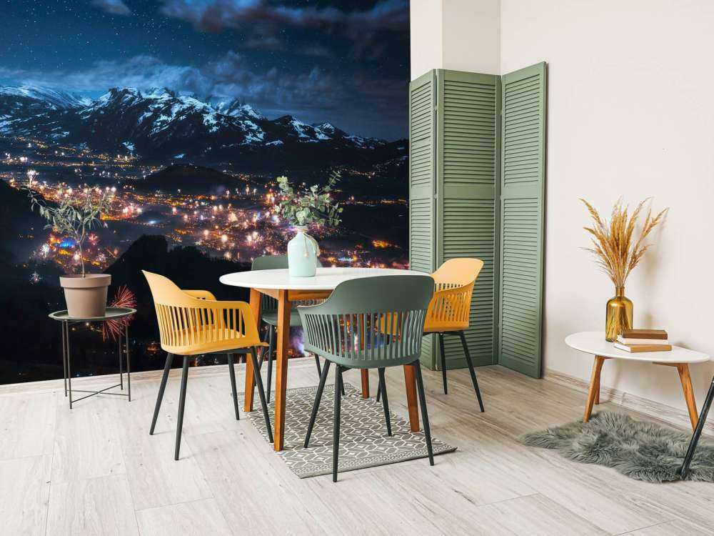 Vuurwerklicht boven alpendorp