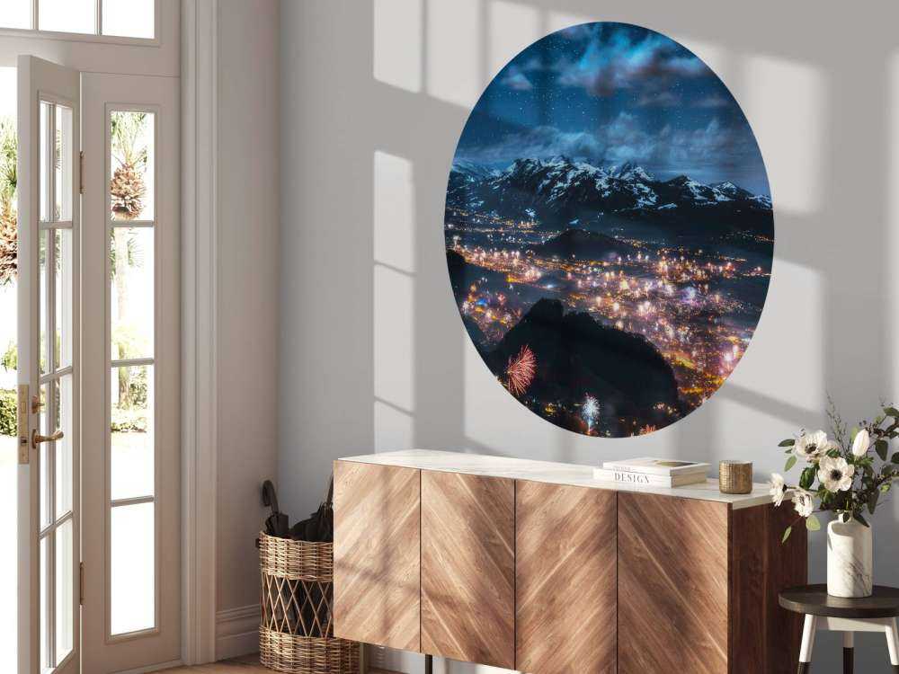 Vuurwerklicht boven alpendorp