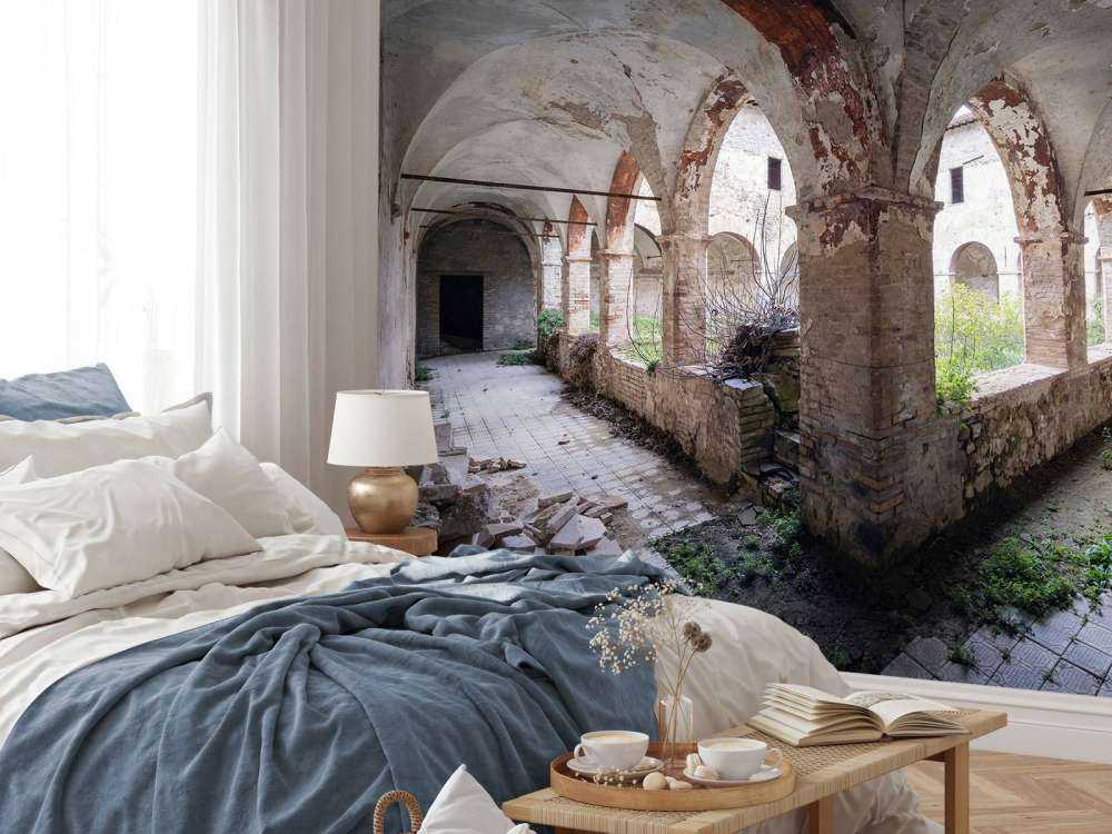 Verlaten Kloostergang in Verval