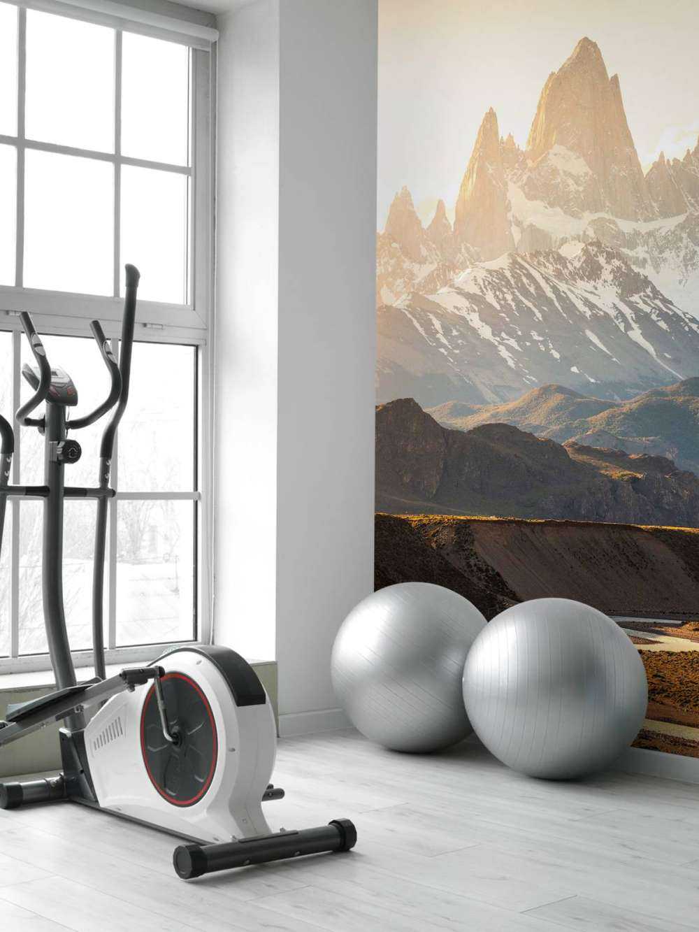 Gouden zonsopgang in bergvallei