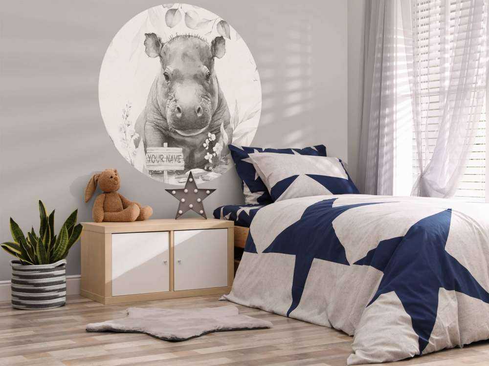 Baby nijlpaard in de bladeren beige