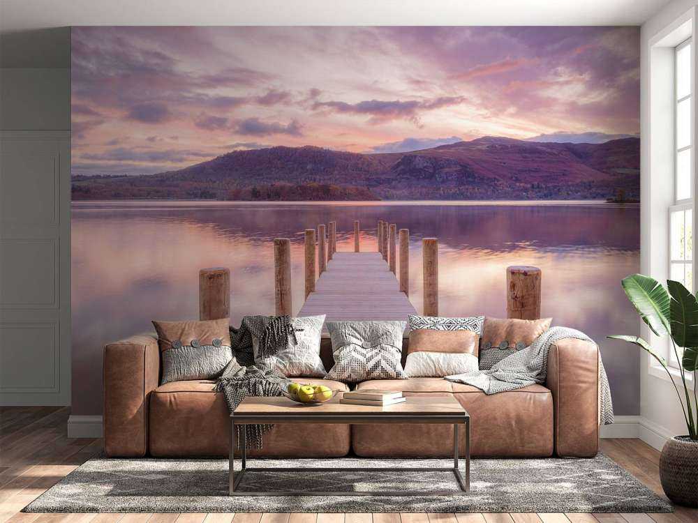 Houten steiger bij zonsondergang