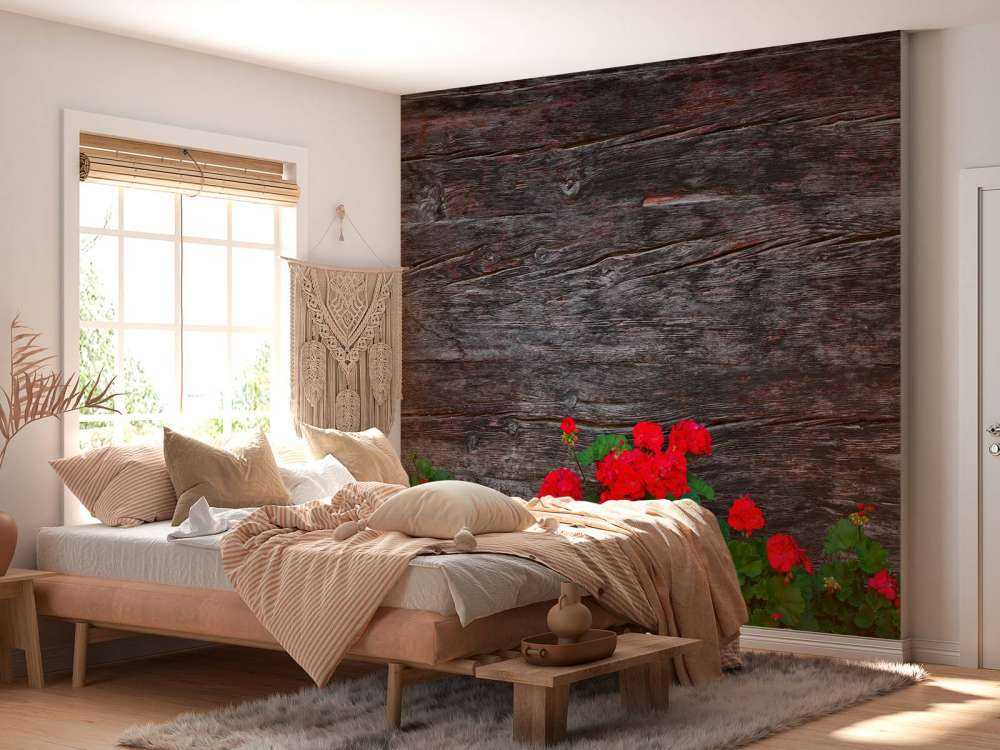 Verweerd hout met bloemen