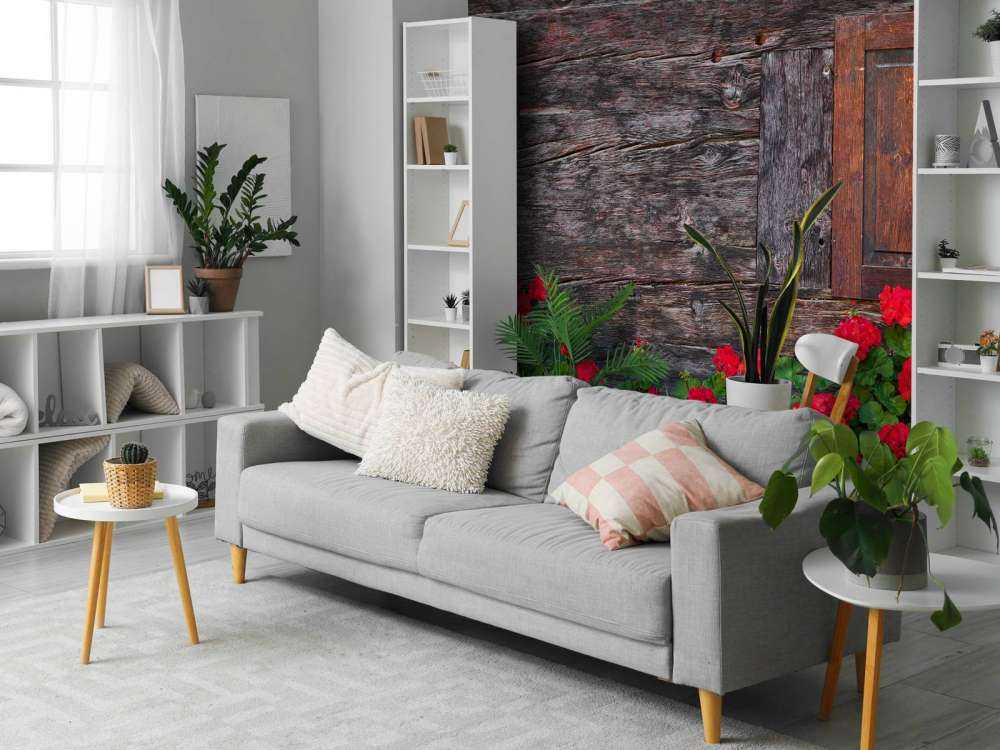 Oud hout met bloemen