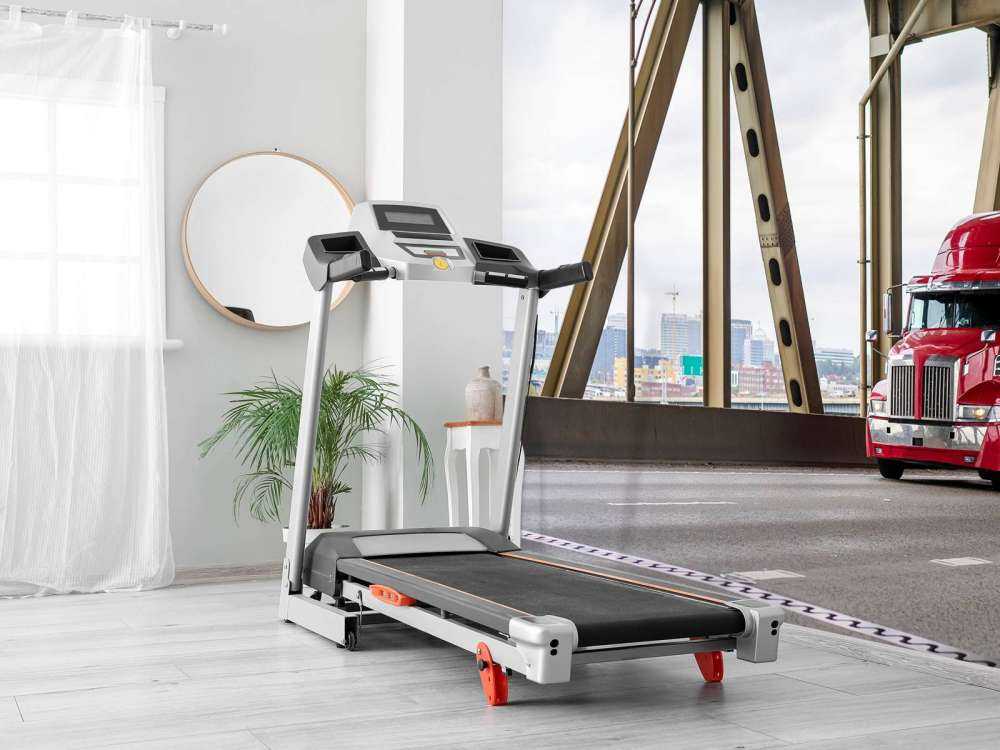 Rode Amerikaanse vrachtwagen op een brug