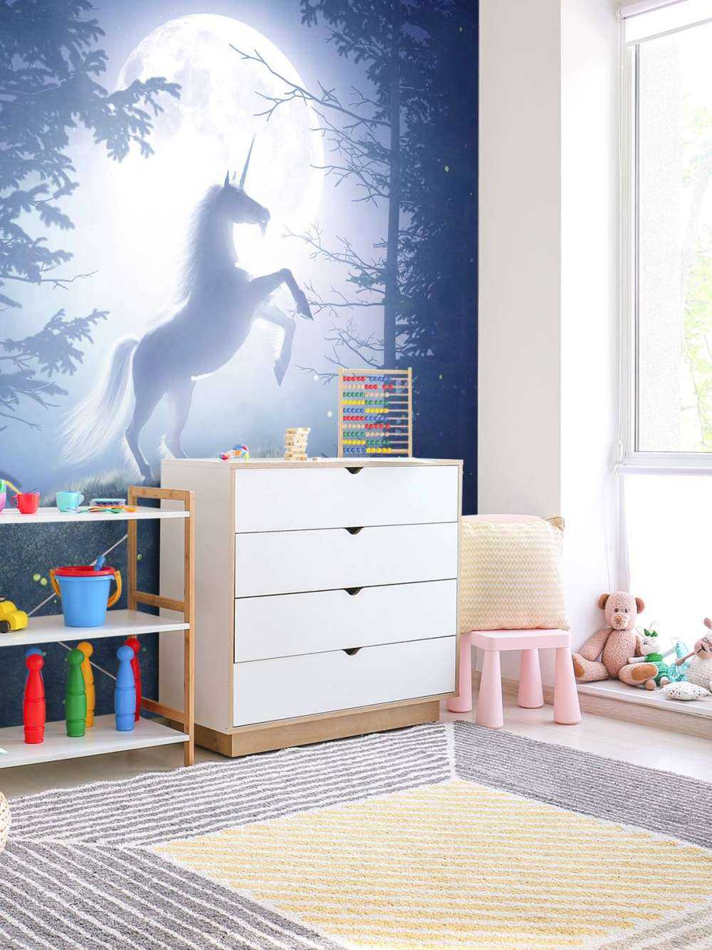 Unicorn bij volle maan