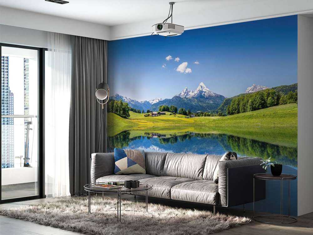 De alpen onder een helder blauwe lucht