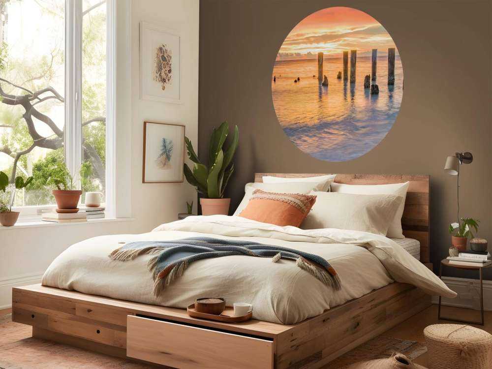 Rustige zee tijdens zonsopkomst