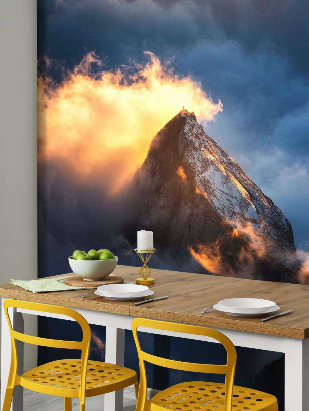 Bergkruis in vurige nevel