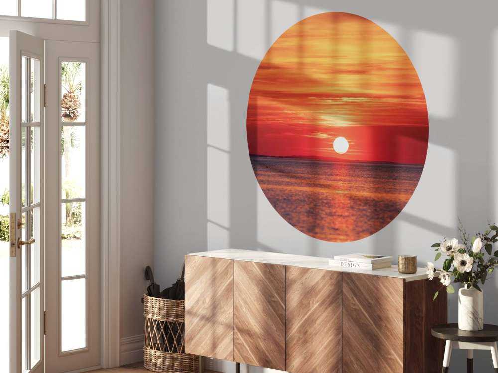 Vuurrode zonsondergang boven kalme zee