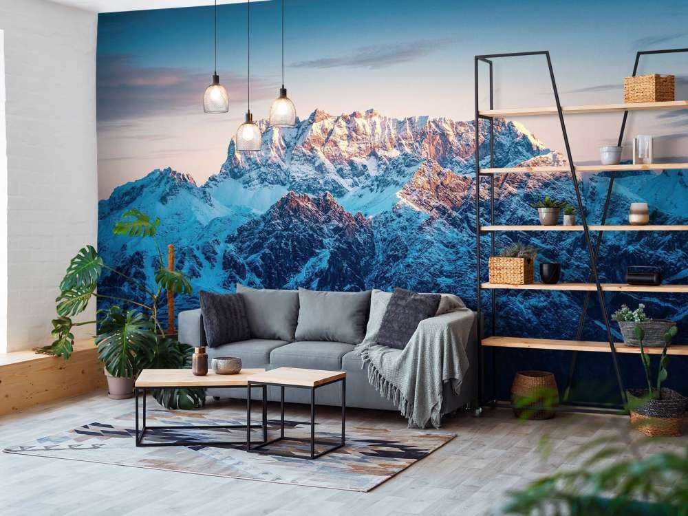 Avondgloed op sneeuwtoppen