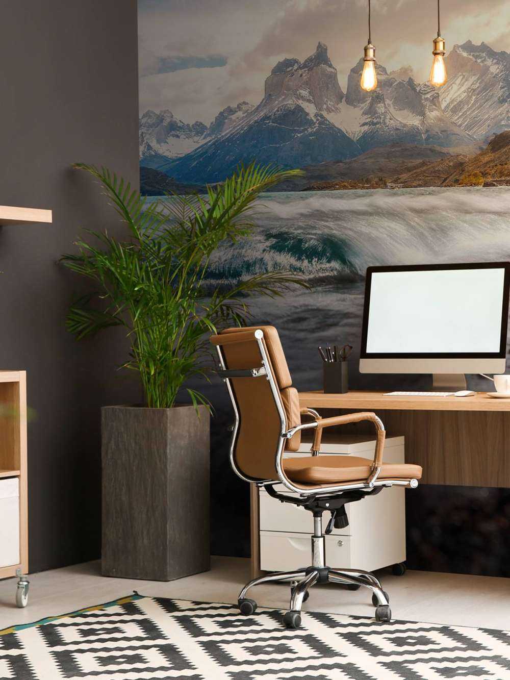 Ruige golfslag aan bergmeer