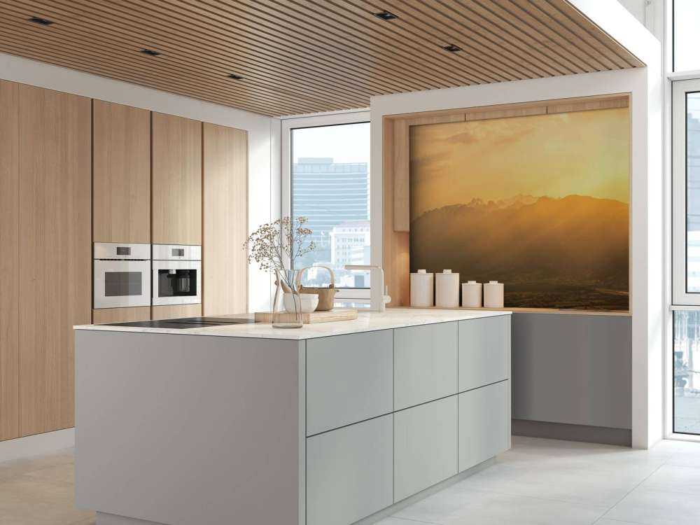 Gouden zonlicht over bergvallei