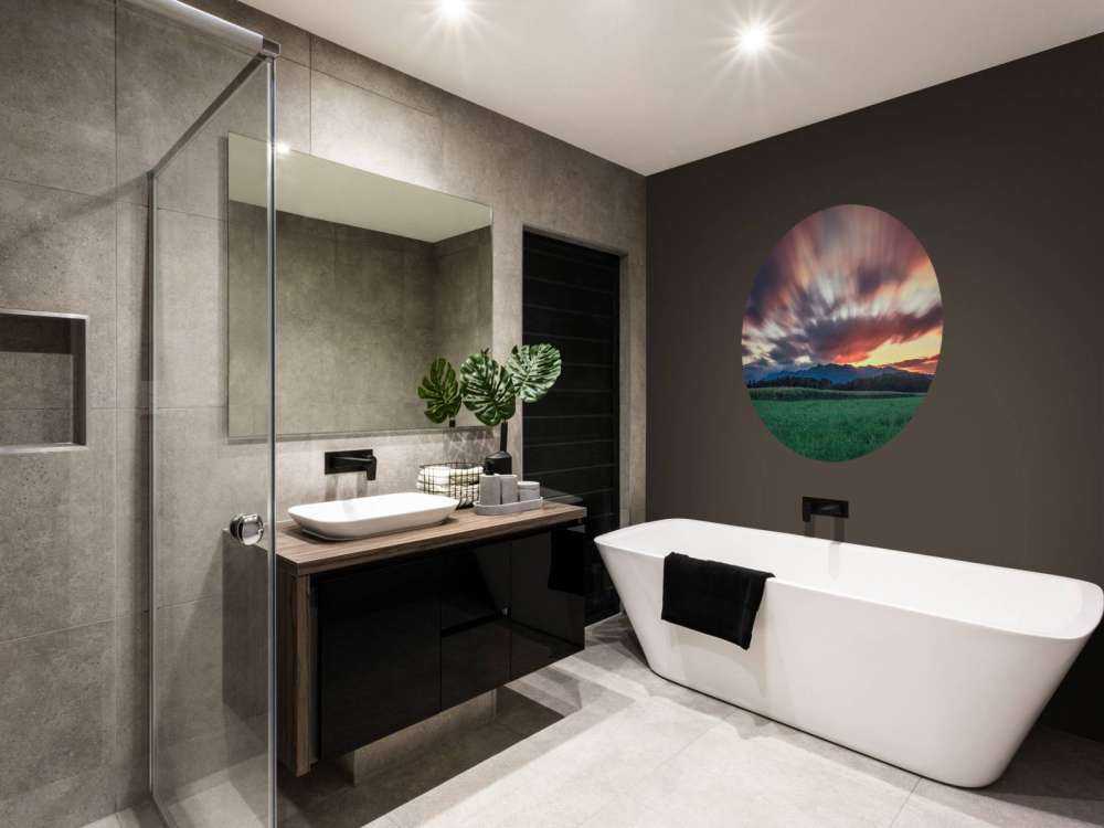 Zonsondergang boven groene vlakte