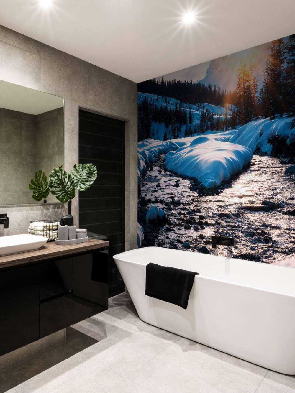 Bergbeek in gouden winterlicht