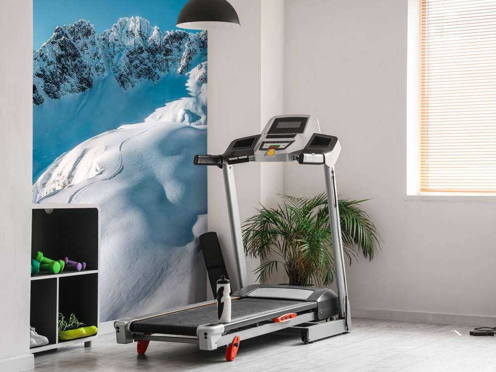 Verspoorde helling in alpine stilte