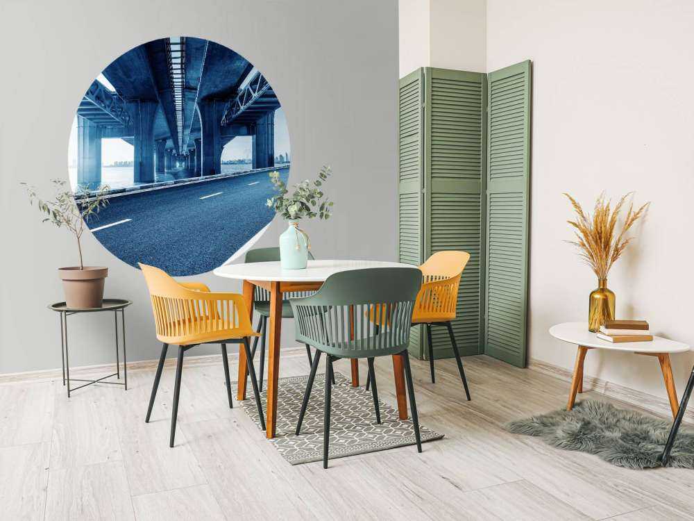 Viaduct boven een snelweg