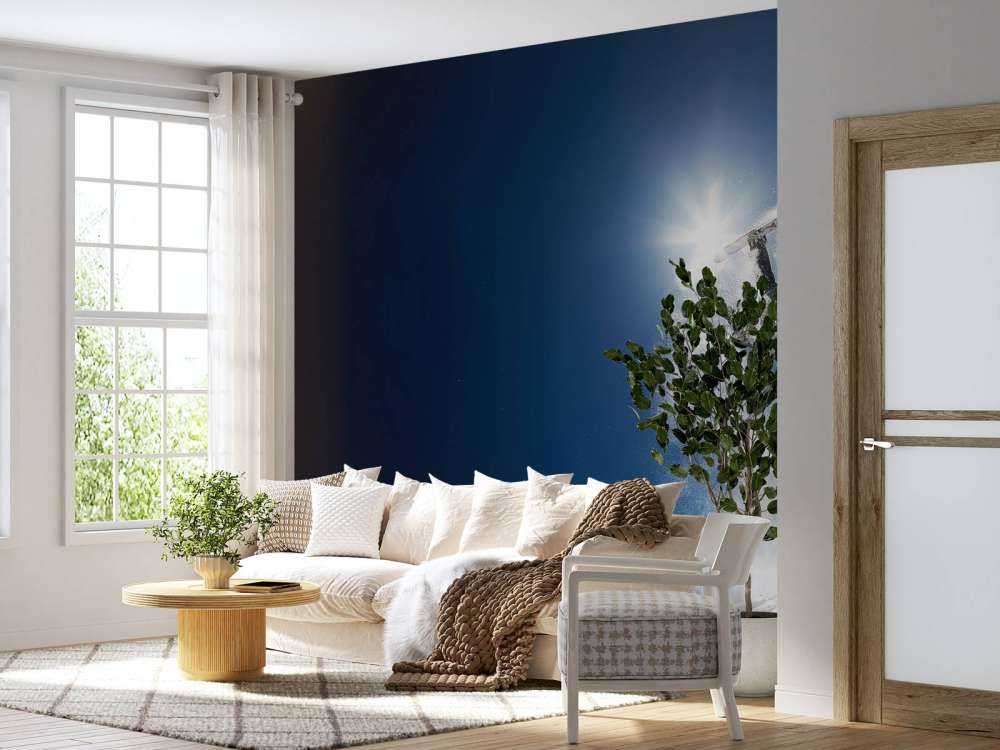 Snowboarder maakt een backflip