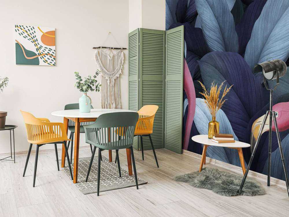 Flamingo's met bladeren