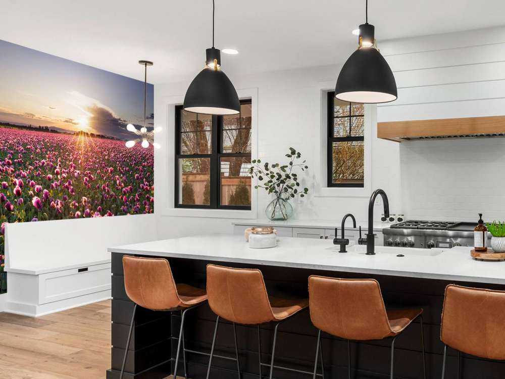 Roze klaprozenveld bij zonsondergang