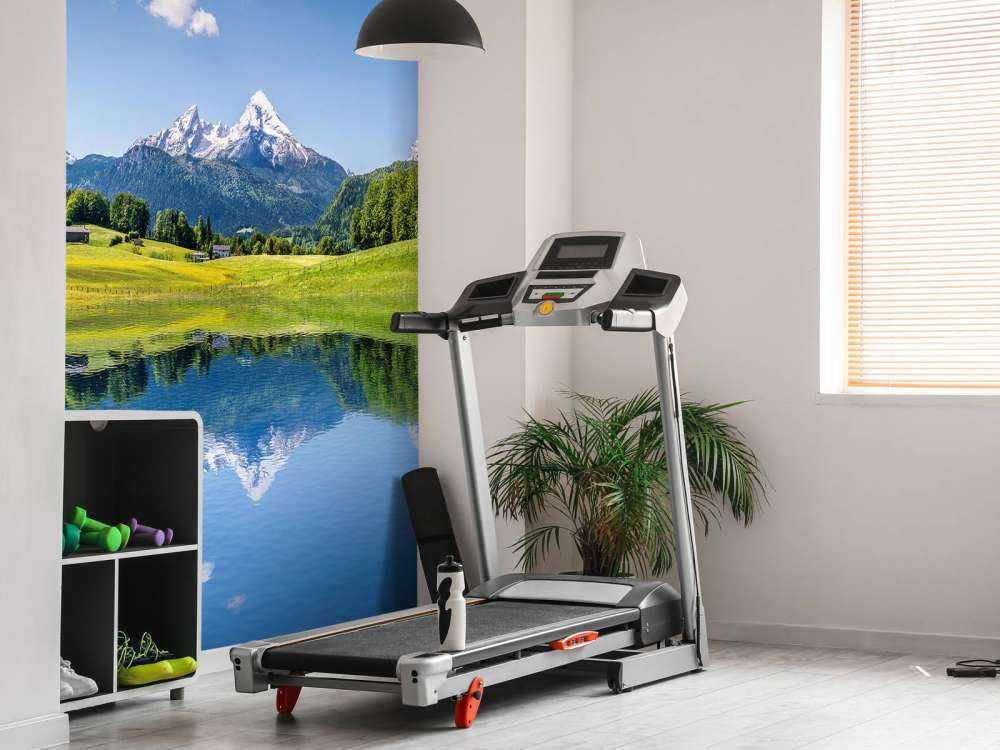 De alpen onder een helder blauwe lucht