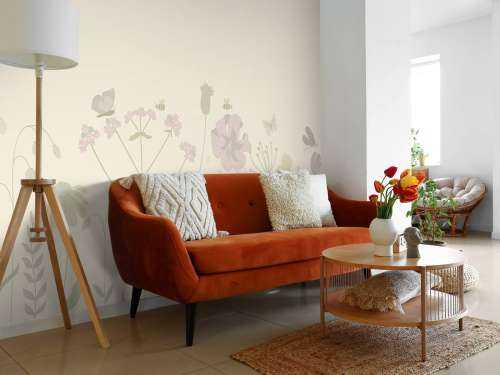 Bloemenveld met vlinders beige en oud roze