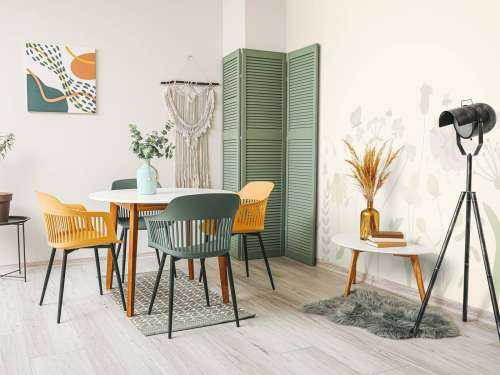 Bloemenveld met vlinders beige en oud roze