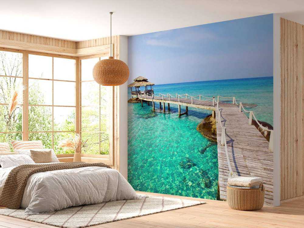 Zeesteiger op helder zeewater