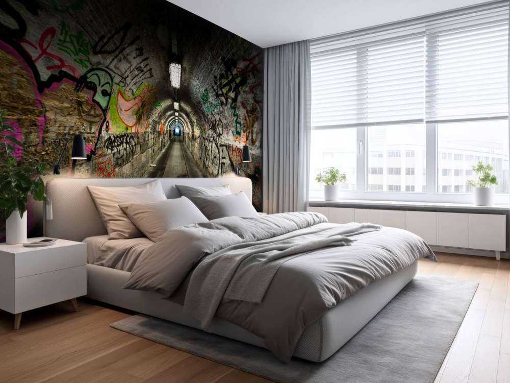 Lange ondergrondse tunnel met graffiti op de muren