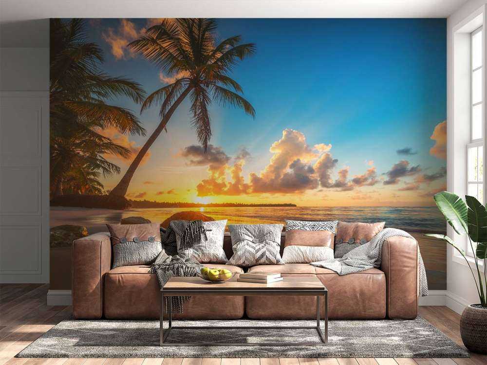 Tropisch strand bij zonsondergang