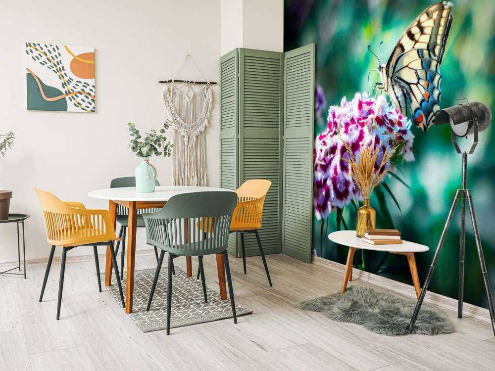 Vlinder op zomerse bloemen