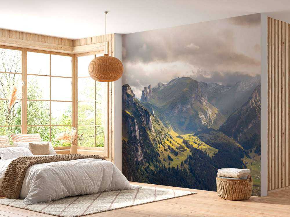 Zonlicht over groene bergvallei