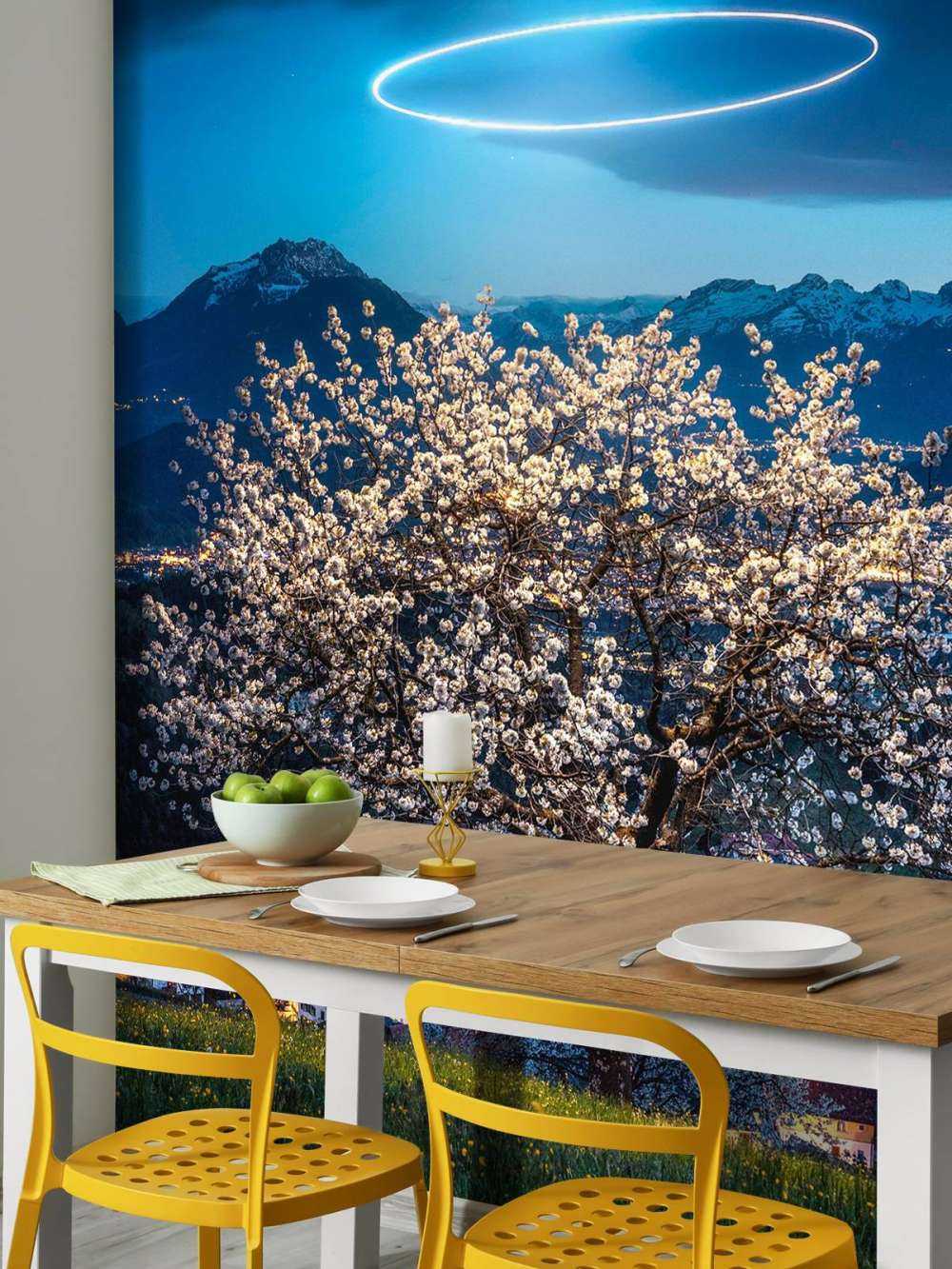 Bloesemboom bij nachtelijk licht