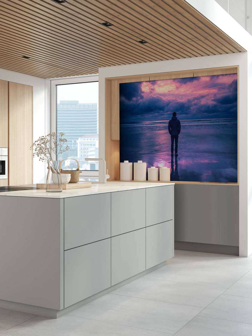 Paarse schemering aan stille kust