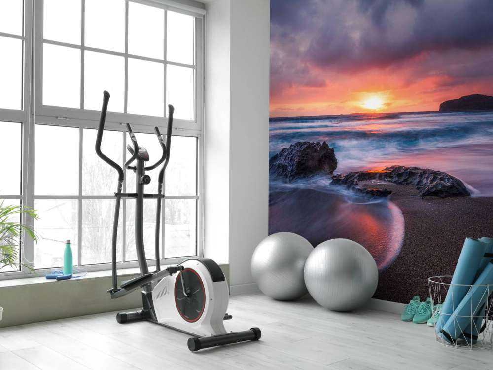 Rotsachtige kust bij zonsondergang