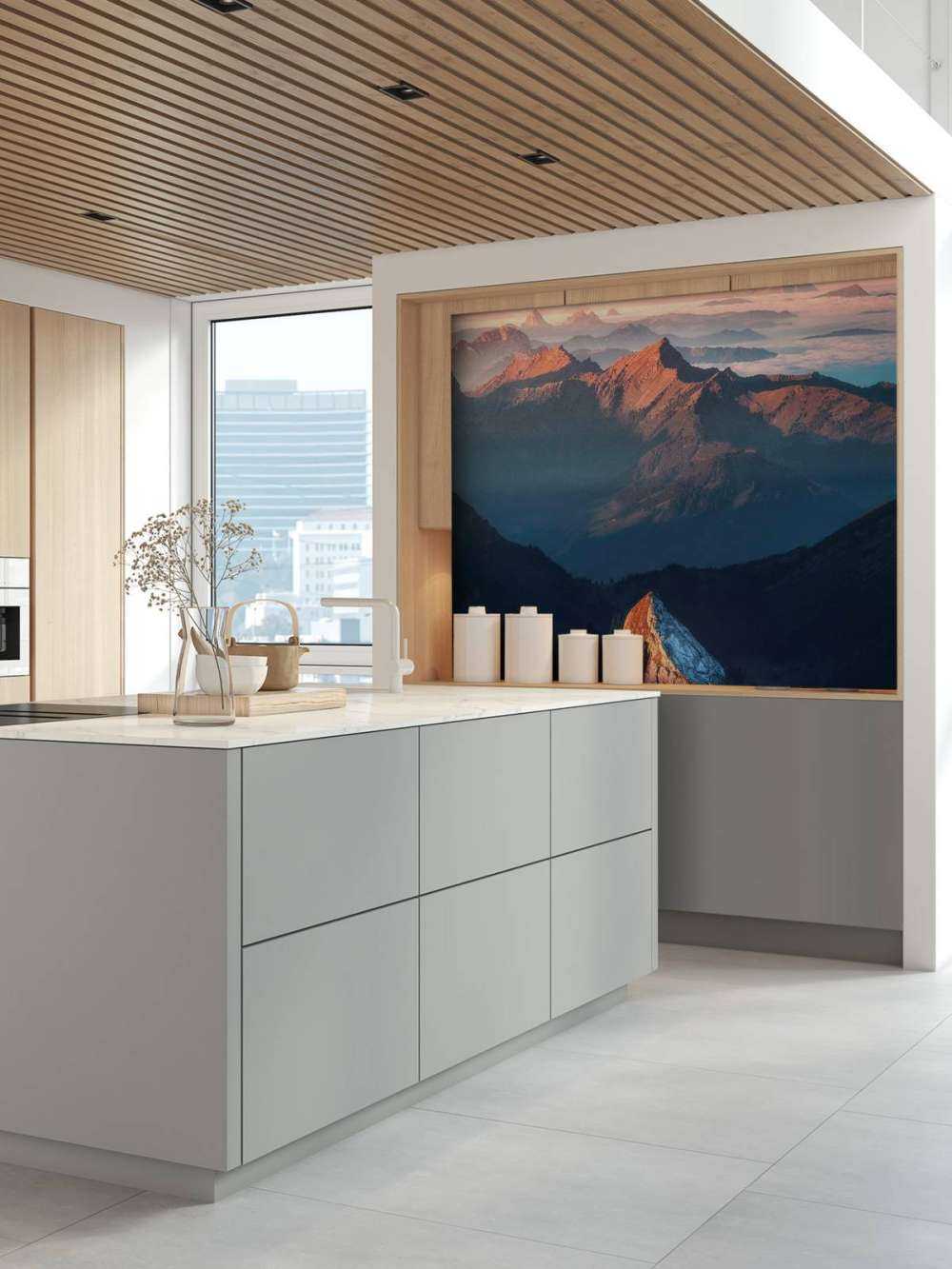 Eerste zonlicht op bergkam